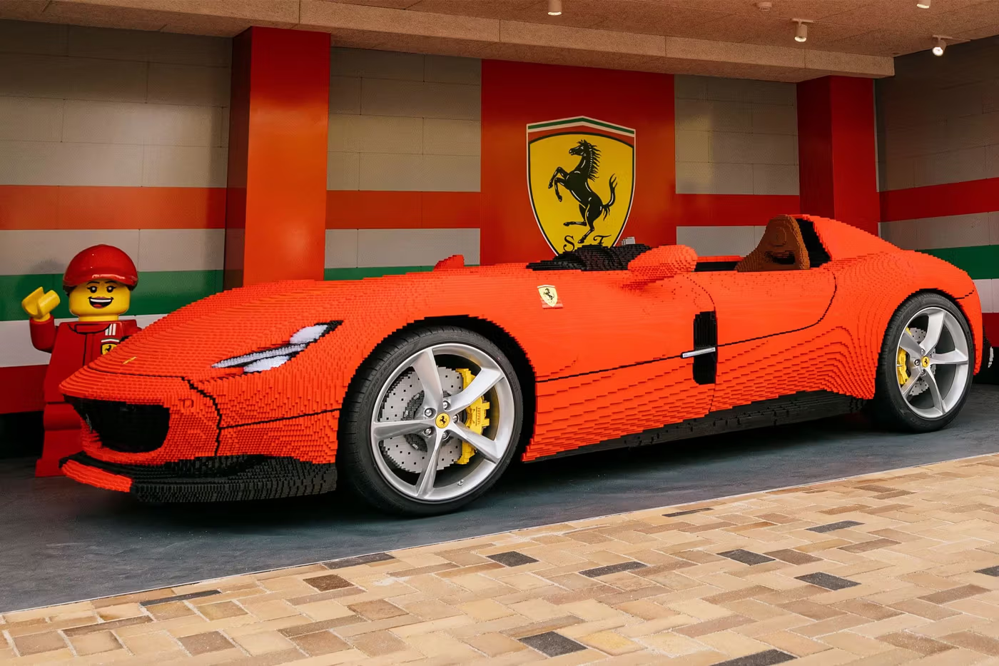 LEGO® Ferrari Monza SP1 ขนาดเท่าของจริงเปิดโชว์ตัวที่ LEGOLAND