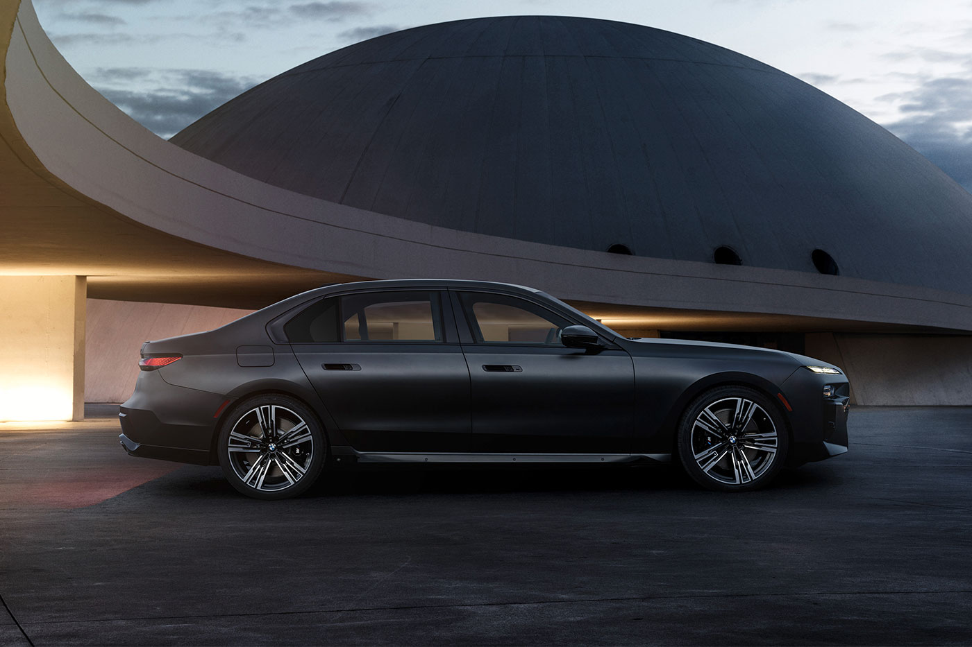 bmw-7-series-2023-images-offi_2