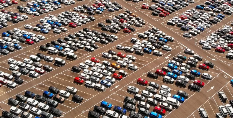ยอดขายรถยนต์ใหม่ในสหรัฐฯ ตกต่ำในรอบหลายปี