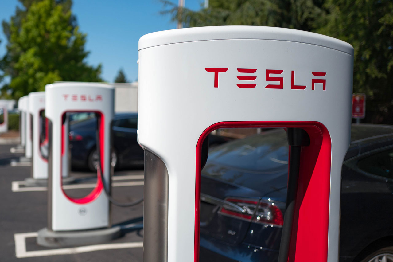 Tesla วางแผนเปิดสถานีชาร์จ 7,500 แห่งสำหรับรถ EV ทุกคัน