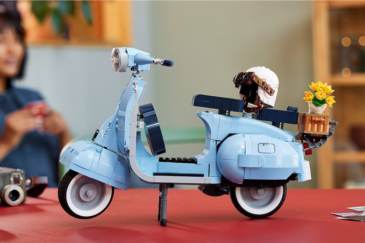 lego-adds-60s-vespa-scooter-t_1