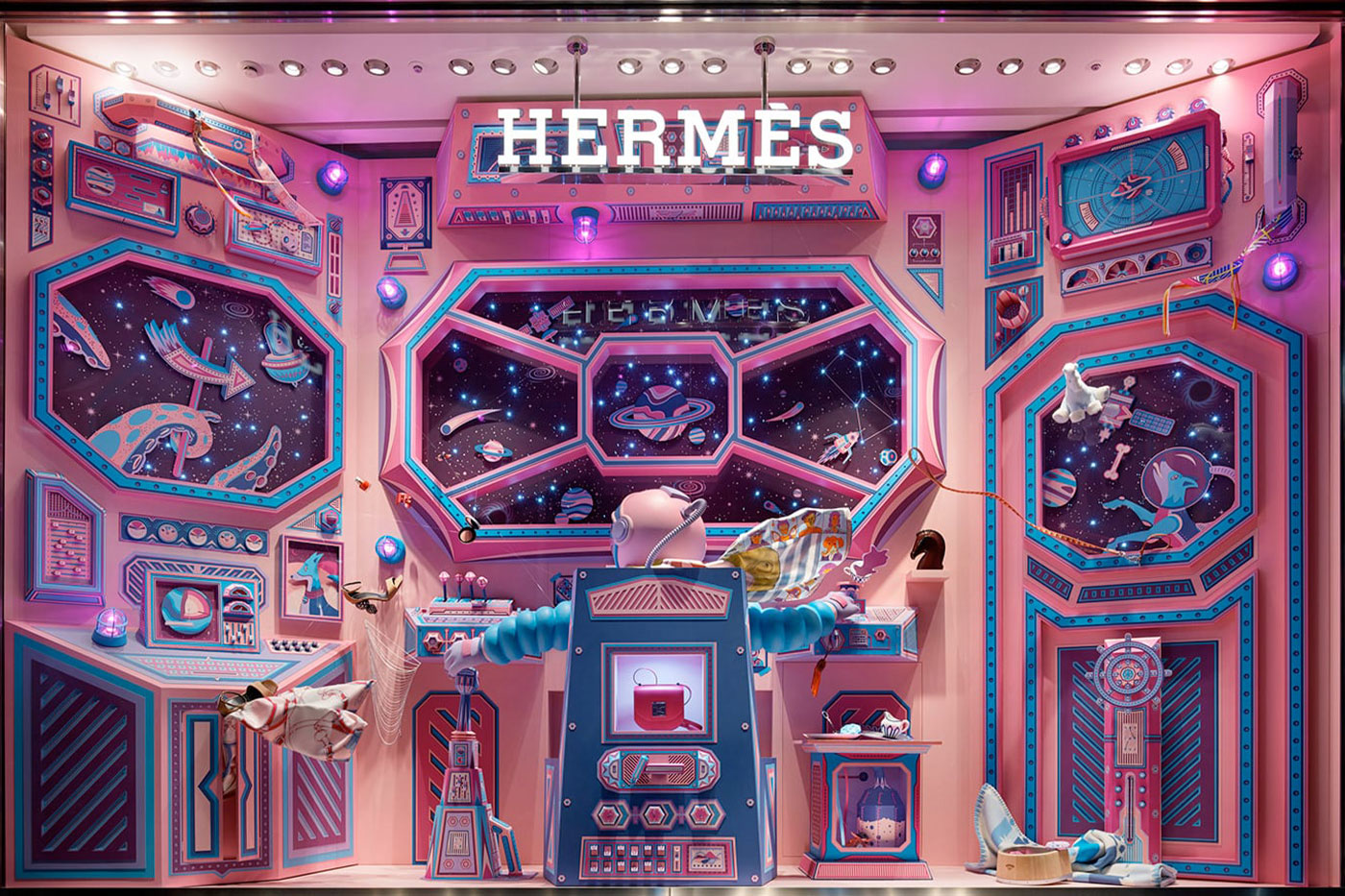 Zim & Zou ร่วมออกแบบหน้าต่างโชว์สินค้าธีมการผจญภัยในอวกาศให้กับร้าน Hermes ในญี่ปุ่น