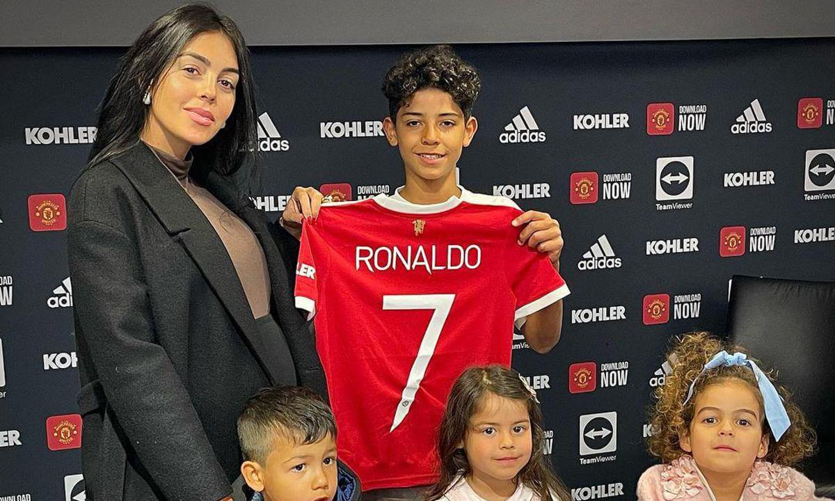 Ronaldo-Georgina-Rodriguez-Baby-Man-Utd-02