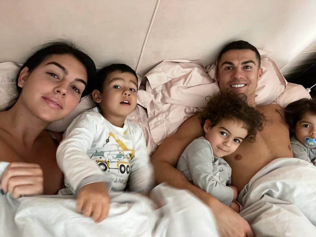 Ronaldo-Georgina-Rodriguez-Baby-Man-Utd-03