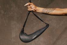 Jacquemus x Nike เปิดตัวกระเป๋า The Swoosh Bag