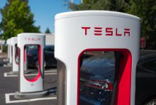 Tesla วางแผนเปิดสถานีชาร์จ 7,500 แห่งสำหรับรถ EV ทุกคัน