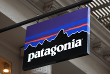 Patagonia ยื่นฟ้องร้อง Gap เลียนแบบเสื้อคลุม Snap-T ซิกเนเจอร์ของตัวเอง